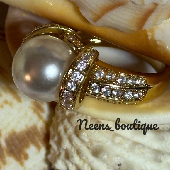 Pearl And CZ Hug Ring - Picture 4 of 5